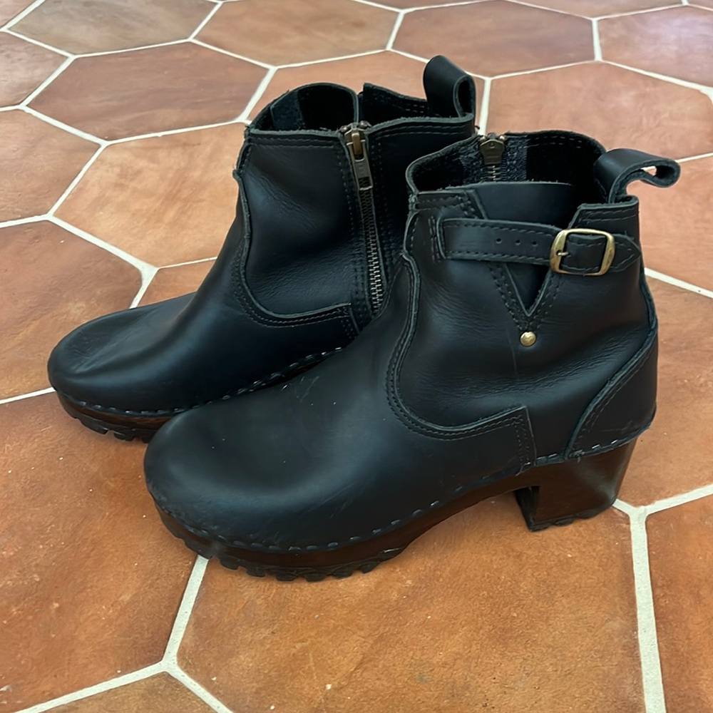 No. 6 Black Leather Zip Boots Size 9